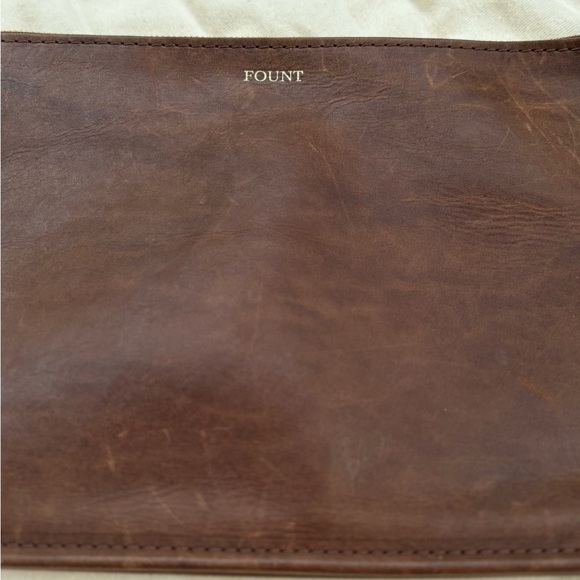 Brown Clutch with Wristlet Elegant Design - Picture 8 of 9
